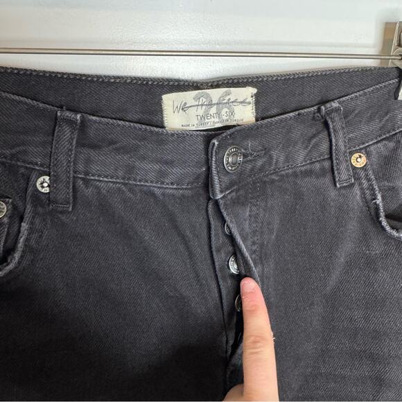 Free People Maggie Distressed Black Wash Denim Button Fly Crop Jeans Size 26 - Picture 5 of 7